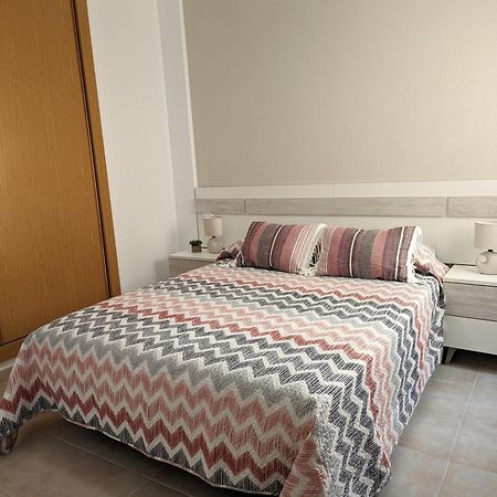 Apartamento Las Palmeras - Con Terraza, Barbacoa, Aire Acondicionado Y A 250M De La Playa! Los Alcázares Kültér fotó