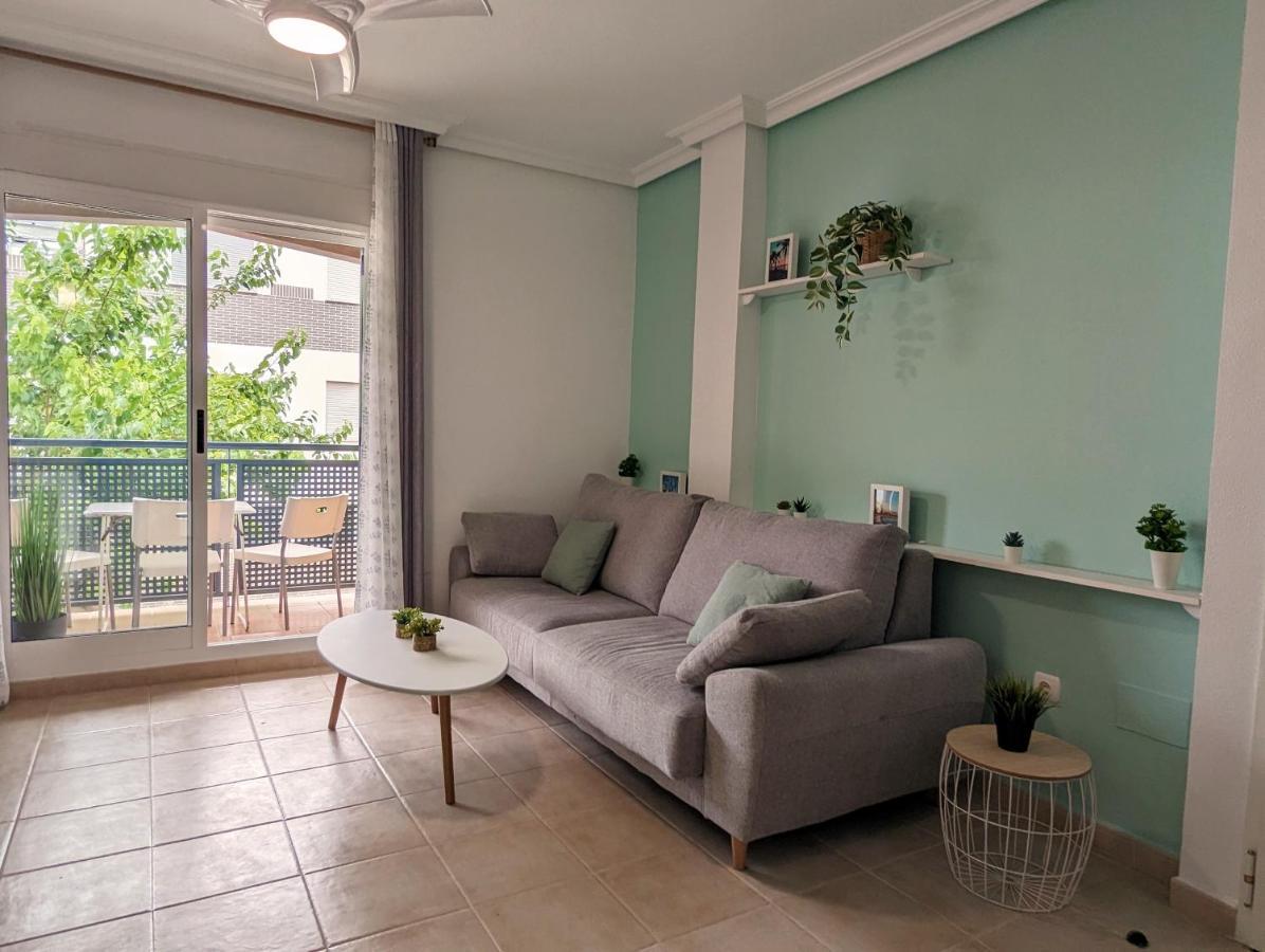 Apartamento Las Palmeras - Con Terraza, Barbacoa, Aire Acondicionado Y A 250M De La Playa! Los Alcázares Kültér fotó