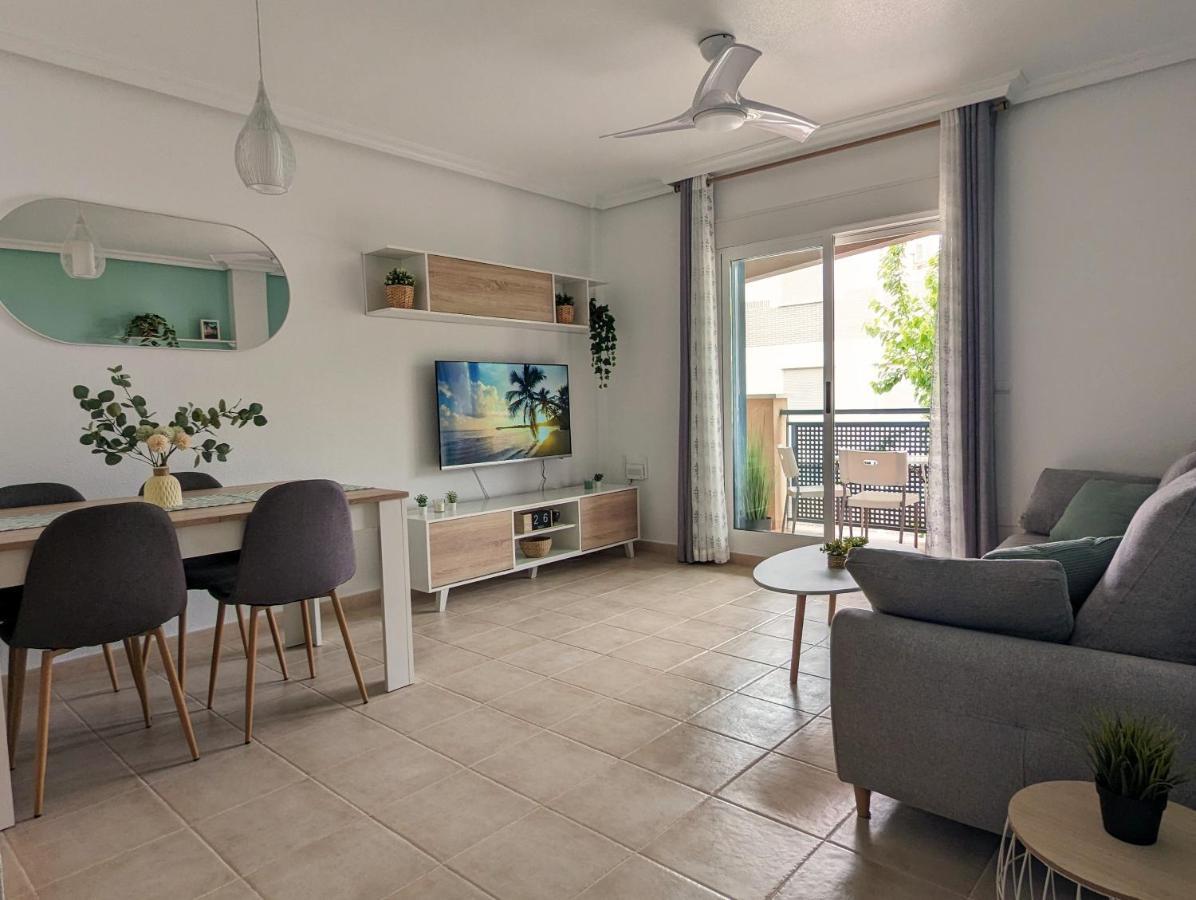Apartamento Las Palmeras - Con Terraza, Barbacoa, Aire Acondicionado Y A 250M De La Playa! Los Alcázares Kültér fotó