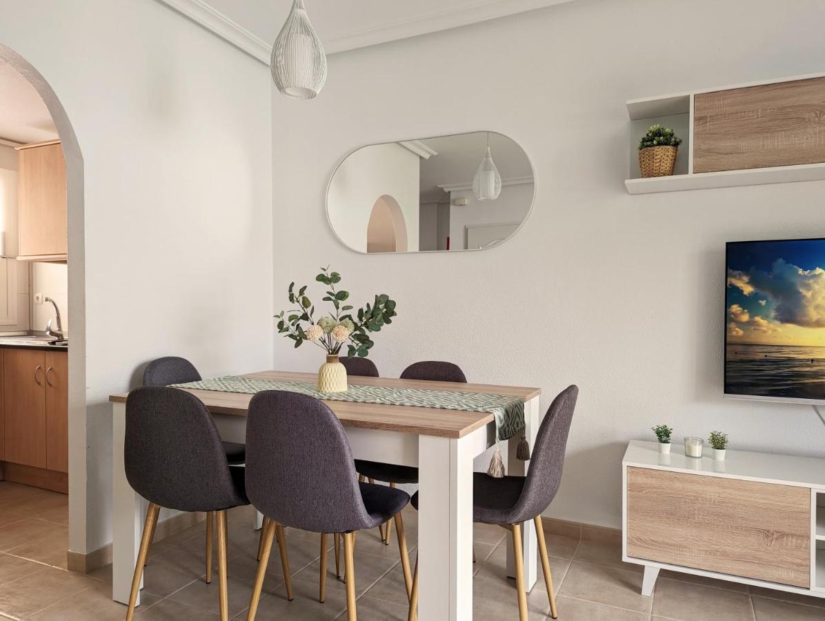 Apartamento Las Palmeras - Con Terraza, Barbacoa, Aire Acondicionado Y A 250M De La Playa! Los Alcázares Kültér fotó