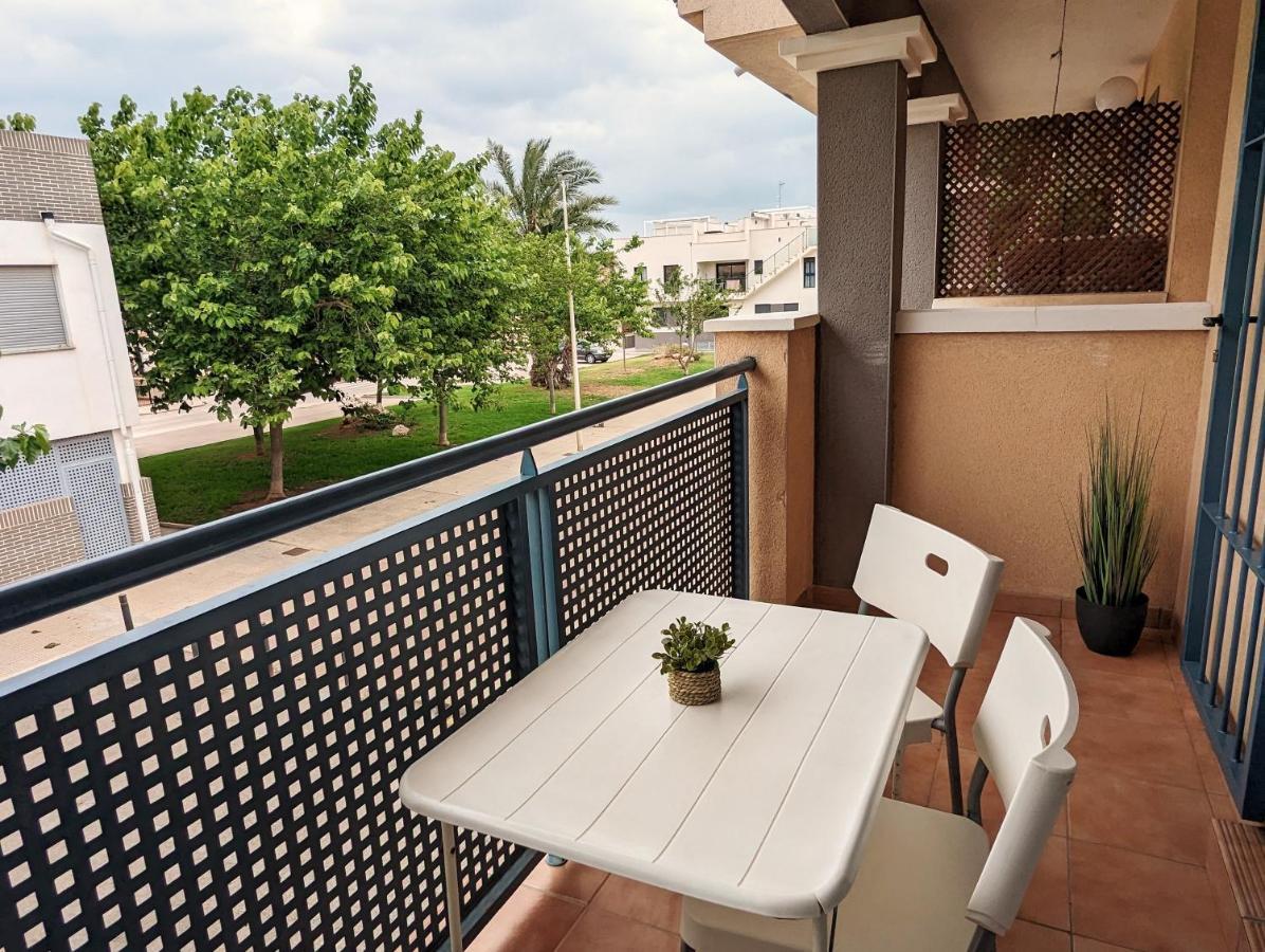 Apartamento Las Palmeras - Con Terraza, Barbacoa, Aire Acondicionado Y A 250M De La Playa! Los Alcázares Kültér fotó
