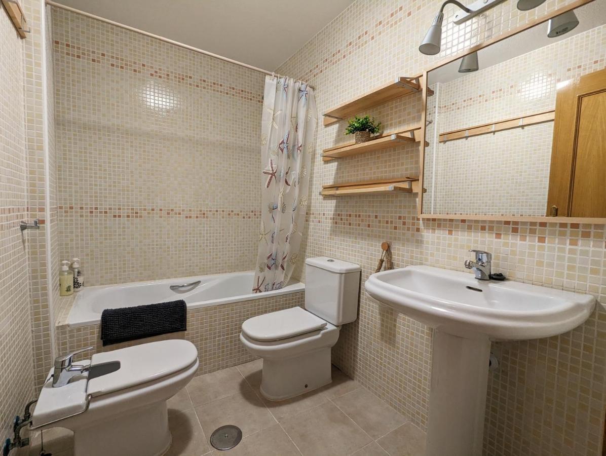 Apartamento Las Palmeras - Con Terraza, Barbacoa, Aire Acondicionado Y A 250M De La Playa! Los Alcázares Kültér fotó