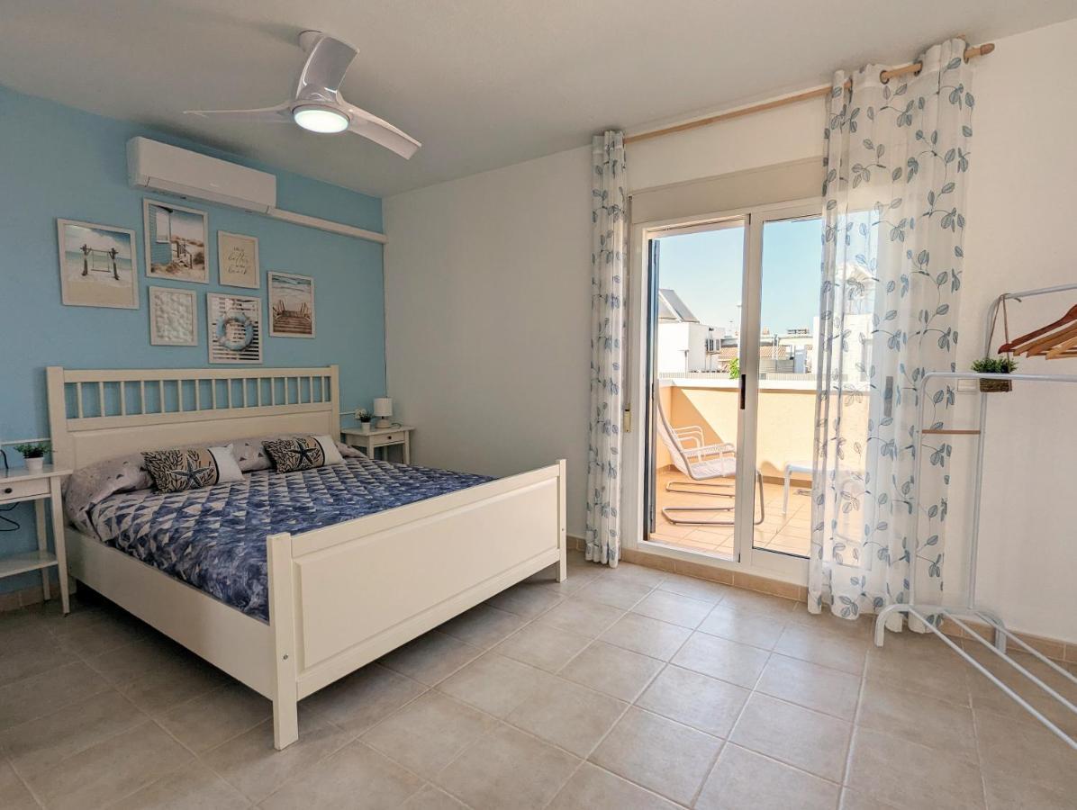 Apartamento Las Palmeras - Con Terraza, Barbacoa, Aire Acondicionado Y A 250M De La Playa! Los Alcázares Kültér fotó