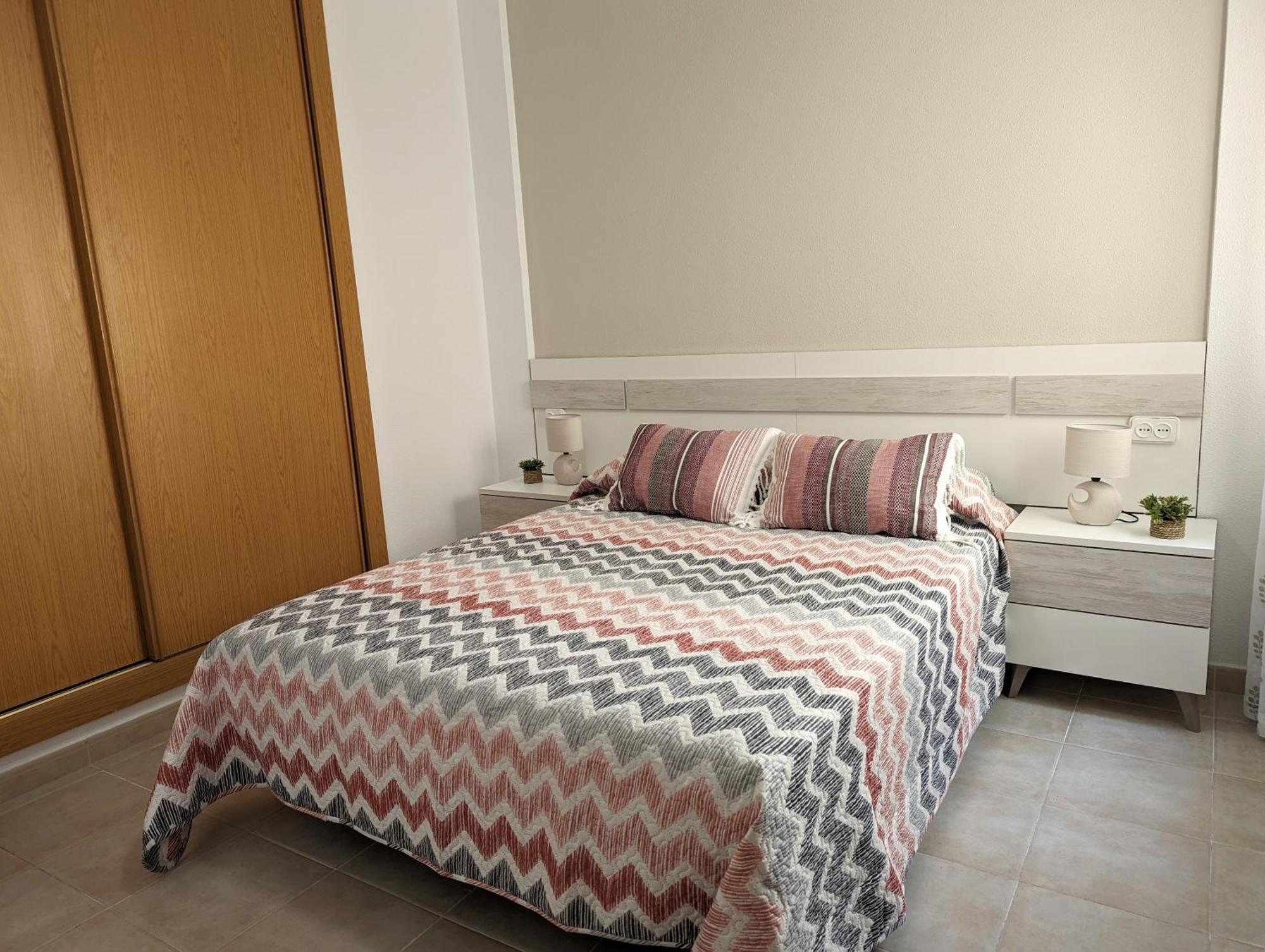 Apartamento Las Palmeras - Con Terraza, Barbacoa, Aire Acondicionado Y A 250M De La Playa! Los Alcázares Kültér fotó