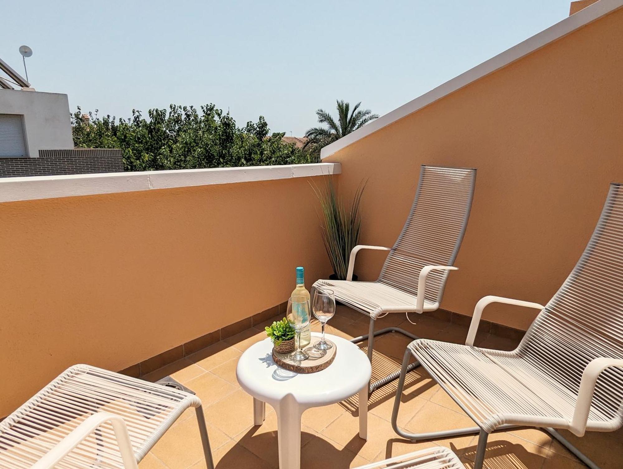 Apartamento Las Palmeras - Con Terraza, Barbacoa, Aire Acondicionado Y A 250M De La Playa! Los Alcázares Kültér fotó